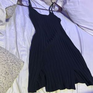 This is from shein, size small, it is black short and has slits
